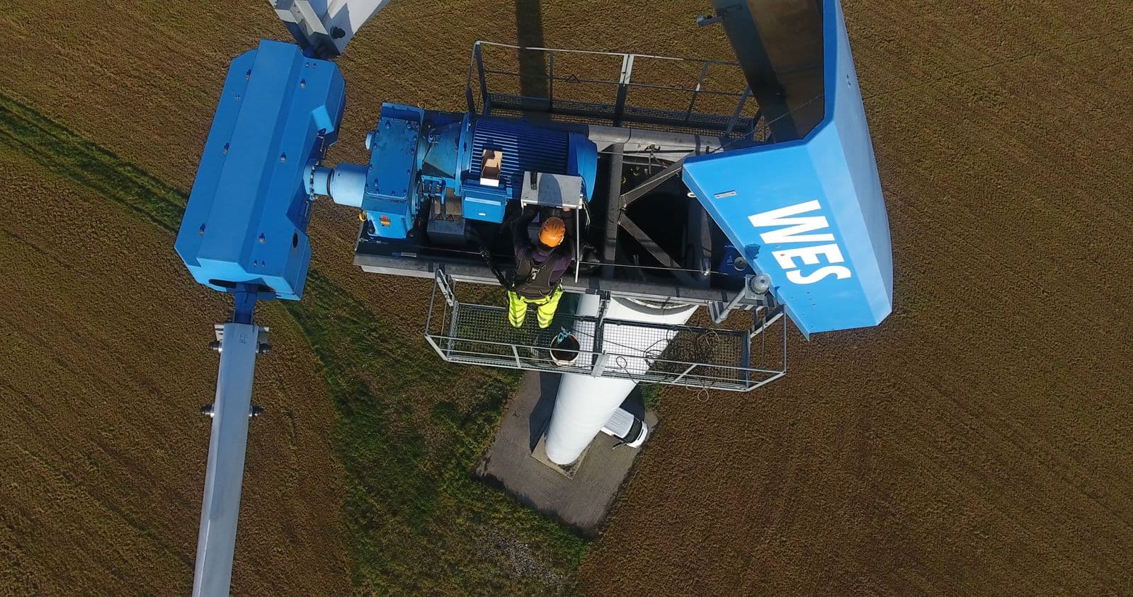Turbine nacelle maintenance from above